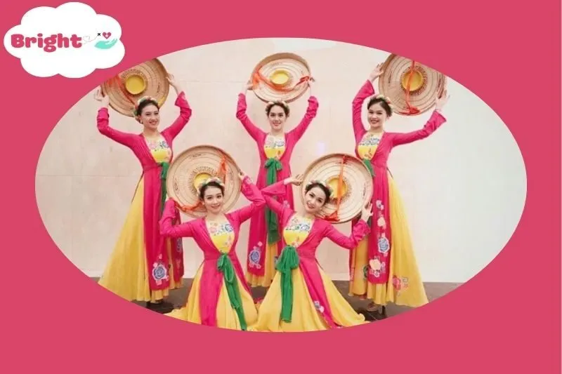 Trang phục biểu diễn Mỹ Liên